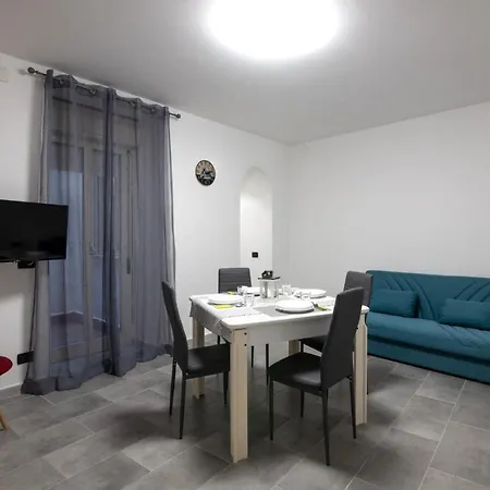 Lampionelli House *